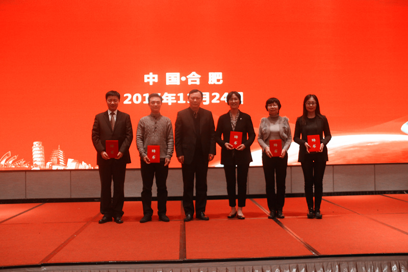 �й�������ɹ����ϻ�᳤���й�����ѧ��᳤���������Ϸ�����ί��ί�����г����ε����´ǡ��й�������ɹ����ϻḱ�᳤�����鳤���й�����ѧ�ḱ�᳤�����鳤���Ҹ����й�������ɹ����ϻ�ר��ίԱ�����Ρ��й�����ѧ��ר��ίԱ�����δ���һ���й�������ҵ��˾�߼��������ܡ��й�����ѧ���ְ���᳤�������������ù�Ӧ�������ɷ����޹�˾��Ӫ�ܼࡢ�й�����ѧ���ְ���᳤���ֱ�������ȫ���ᡣ���ҷ�չ�ĸ�ί����ó��˾����Ф��ΰ���й�����ԺԺʿ���Ϸʹ�ҵ��ѧ����ѧԺ���������֣��������н�ͨ����Ϣͨ�ż���ȫ��ʵ���ָ��ֳ��α��й�������ɹ����ϻḱ�᳤���й�����ѧ�ḱ�᳤�̽���13λ����α��ڴ���������ݽ����й�������ɹ����ϻḱ�᳤���й�����ѧ�ḱ�᳤�κ��飬�й�������ɹ����ϻḱ�᳤���й�����ѧ��ִ�и��᳤�صǲţ�����ʡ����������ʡ��չ�͸ĸ�ίԱ��Ȳ����쵼��ϯ�˻��顣